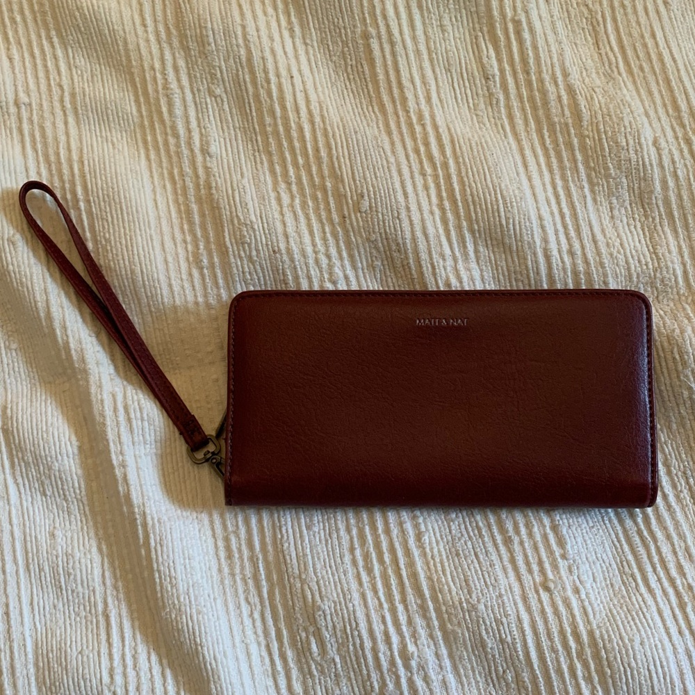 🌸Matt&Nat Duma Bifold Vegan Leather Maroon Wallet